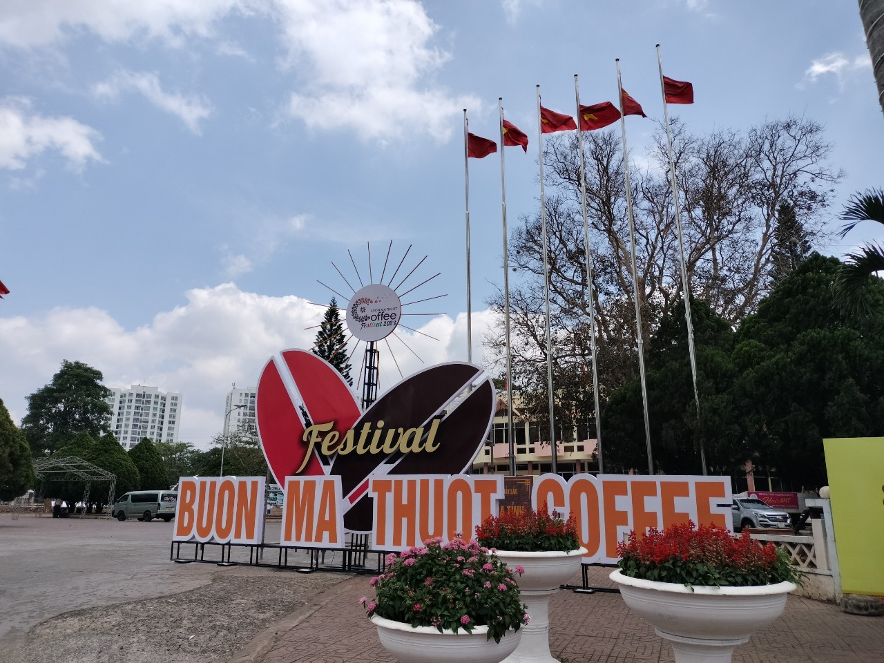Buon Ma Thuot City resolved to turn it into a “Civilized – Friendly – Hospitable Destination” during the 8th Buon Ma Thuot Coffee Festival in 2023