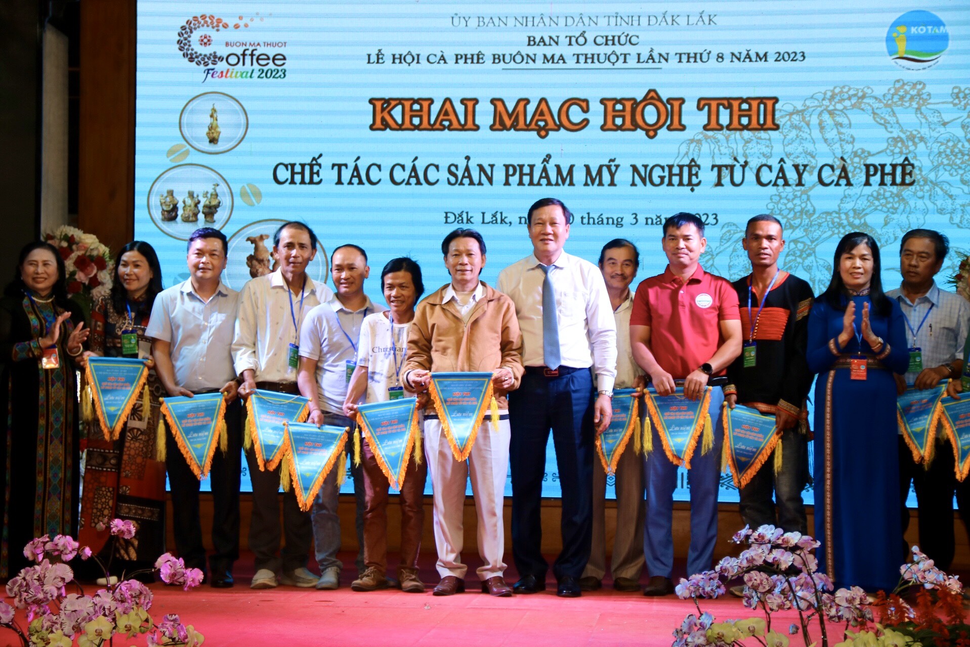 Khai mạc Hội thi chế tác các sản phẩm mỹ nghệ từ cây cà phê