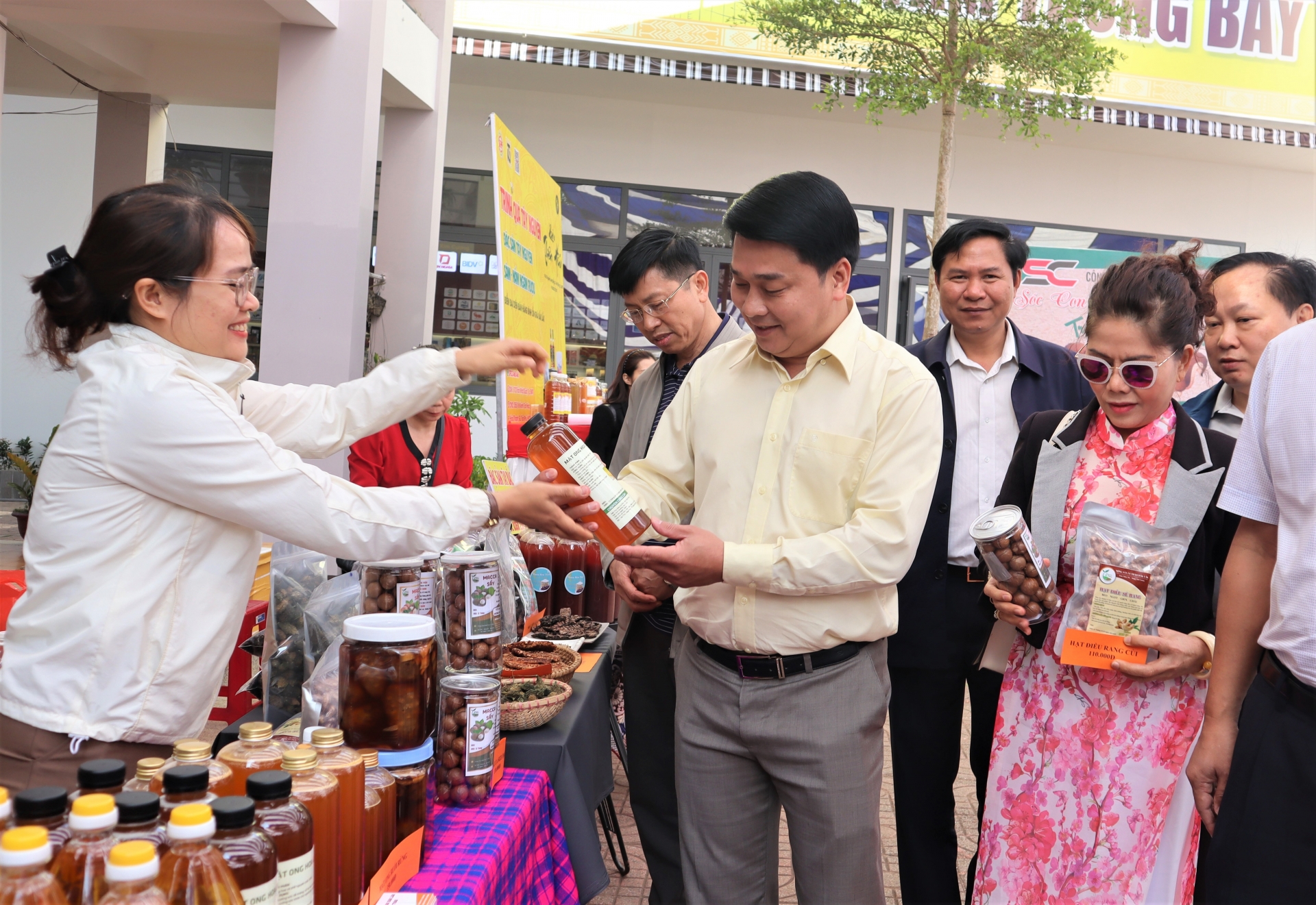 Hơn 5.000 ly cà phê miễn phí tại khai mạc Phiên chợ Ban Mê