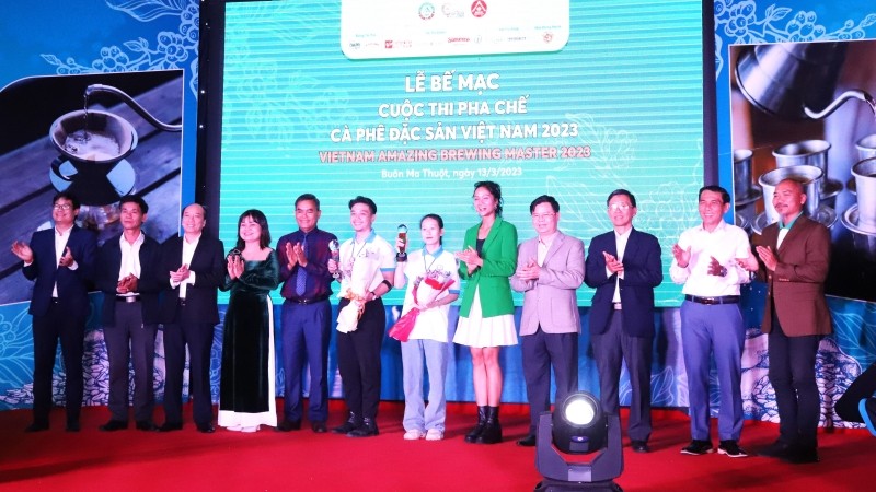 Trương Thị Thiện và Phạm Ngọc Thạch giành giải Nhất Cuộc thi pha chế cà-phê đặc sản Việt Nam năm 2023