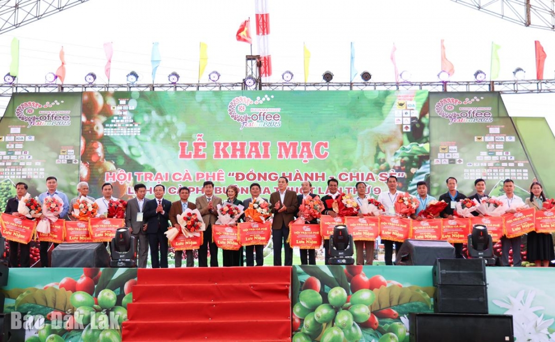 Khai mạc Hội trại Cà phê với chủ đề “Đồng hành – chia sẻ”
