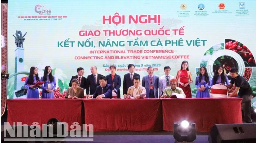 Sản xuất xanh, sạch, hữu cơ - hướng đi mới của ngành cà-phê