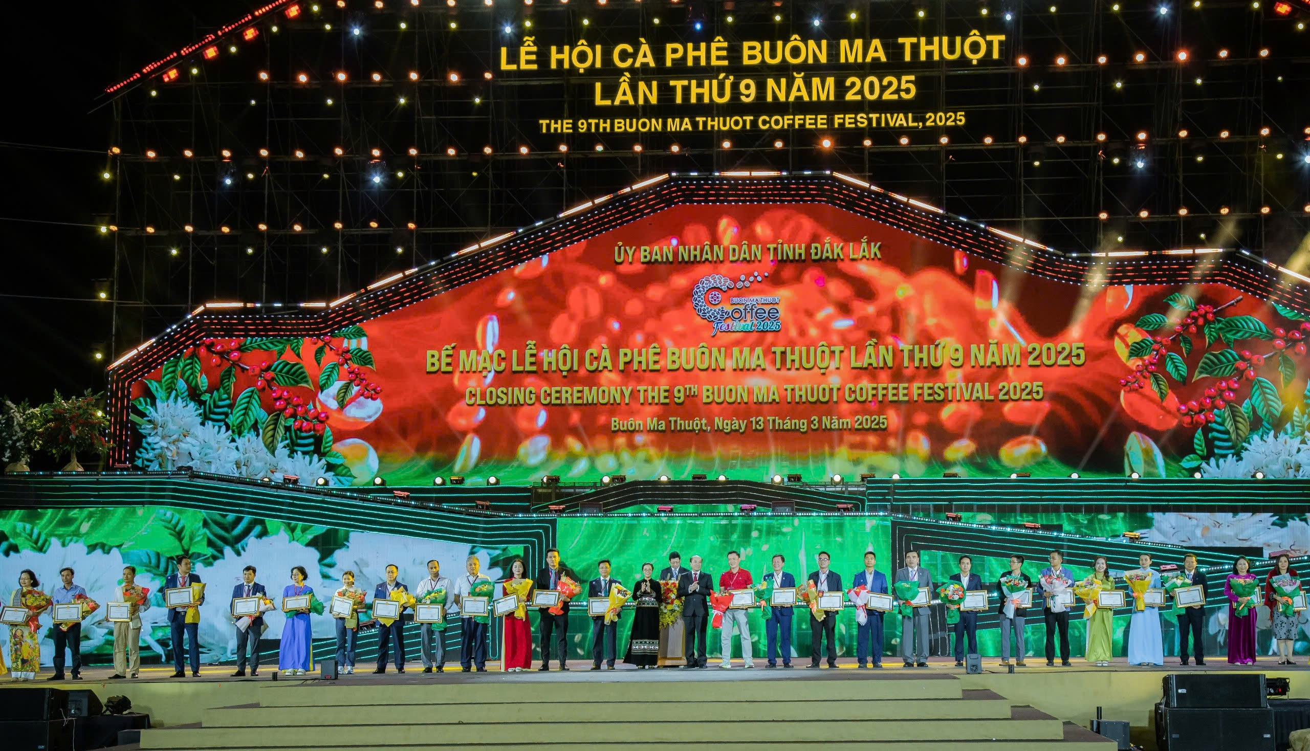 Lễ Bế mạc với chủ đề “Buôn Ma Thuột - Thành phố cà phê” đã khép lại một kỳ Lễ hội ấn tượng, an toàn, thành công