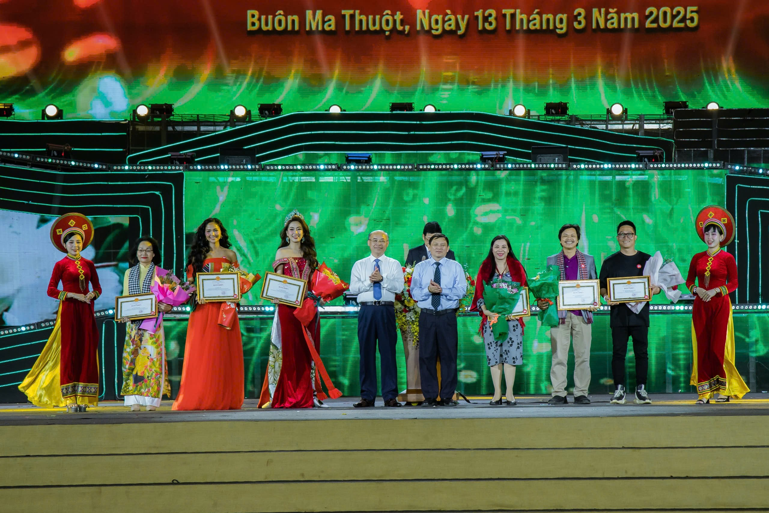UBND huyện Krông Pắc đề nghị  UBND tỉnh khen thưởng 8 tập thể, cá nhân tại Lễ hội Cà phê Buôn Ma Thuột lần thứ 9 năm 2025