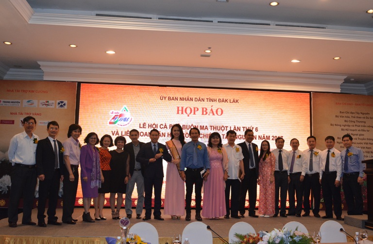 Thống nhất thành phần mời Họp báo Lễ hội Cà phê Buôn Ma Thuột lần thứ 6 và Liên hoan Văn hóa Cồng chiêng Tây Nguyên năm 2017 tại Hà Nội.